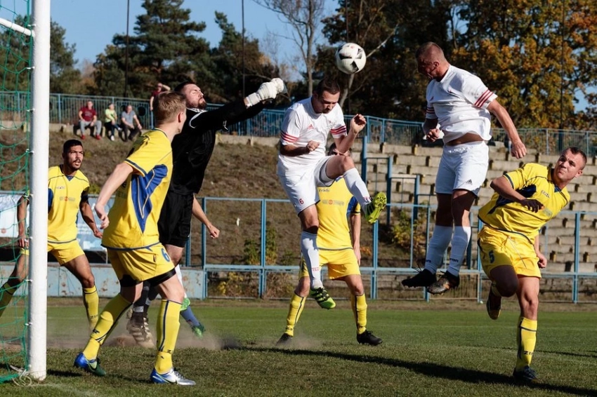 Ученые выяснили, какая опасность грозит от ударов по мячу головой