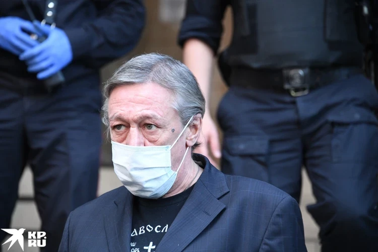 Три дня на воле Михаила Ефремова: Актер держит Великий пост, собрался на кладбище