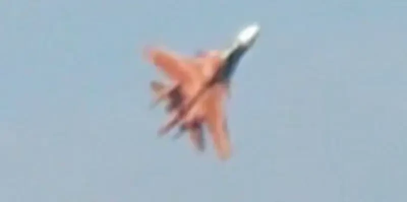 «Российский самолёт с загадочной окраской»: Су-34 запечатлён в необычном «камуфляже»