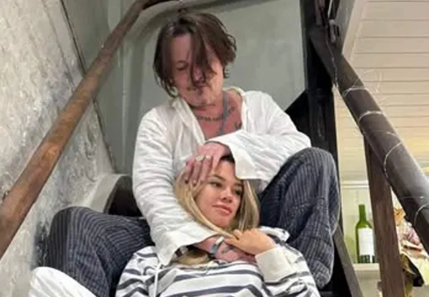 Бывшая девушка Джонни Деппа Юлия Власова опубликовала совместное фото с актёром