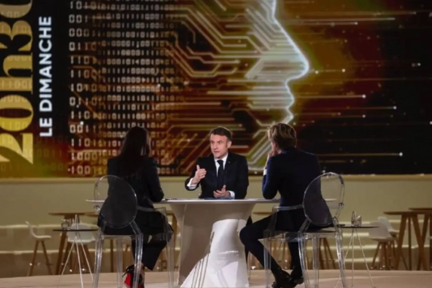 Макрон пригрозил Путину последствиями, если тот не встретится с Зеленским